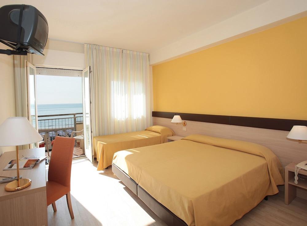 Hotel Astor Lido di Jesolo Exterior photo