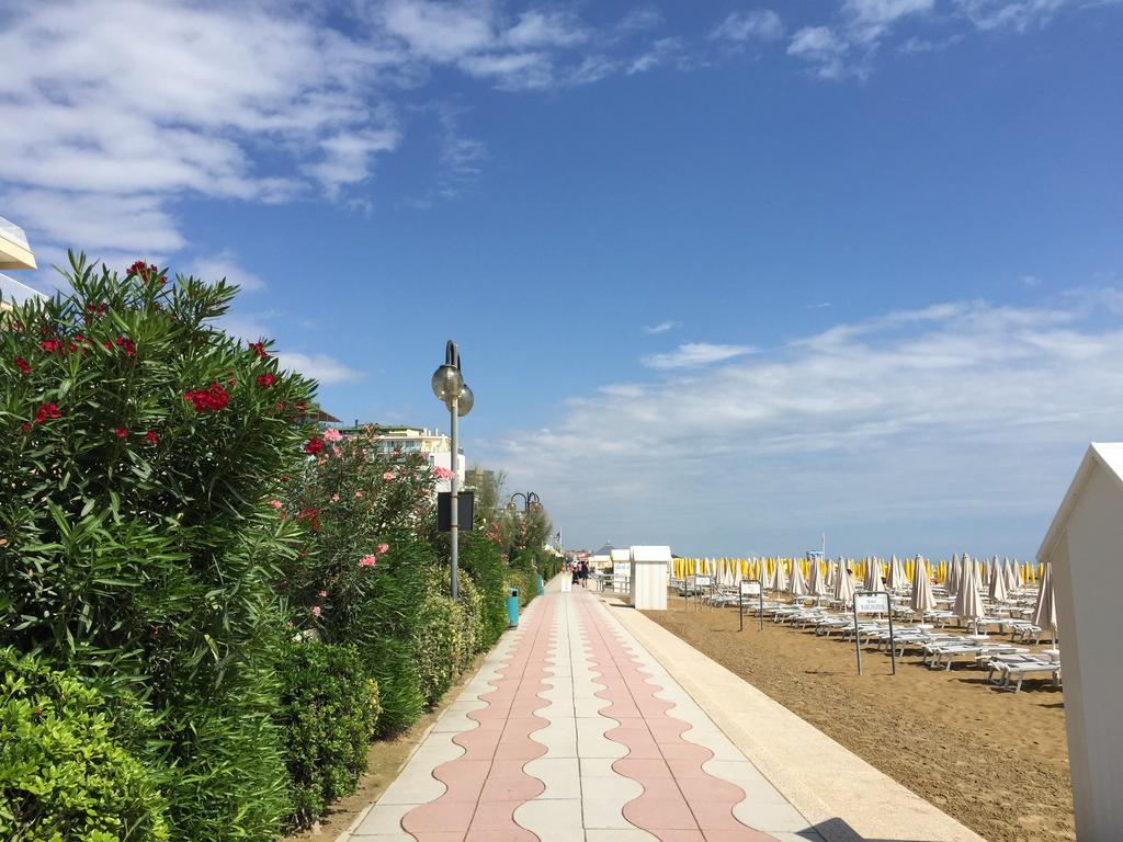 Hotel Astor Lido di Jesolo Exterior photo