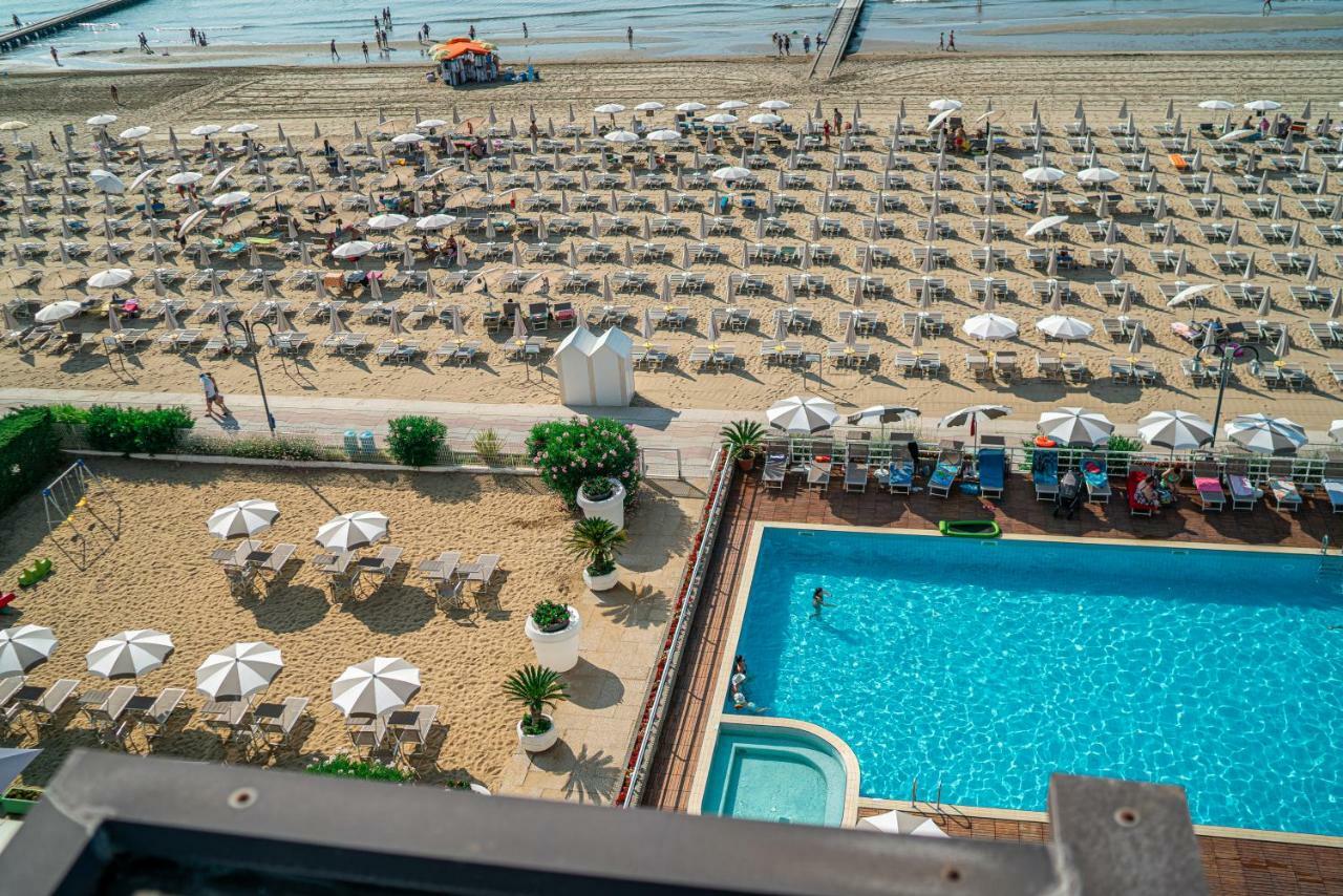 Hotel Astor Lido di Jesolo Exterior photo